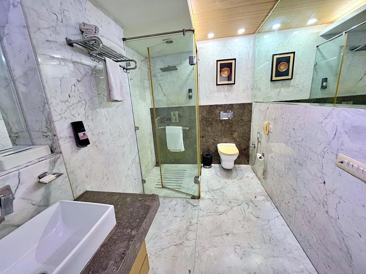 Amber Inn By Orion Hotels Nueva Delhi Exterior foto