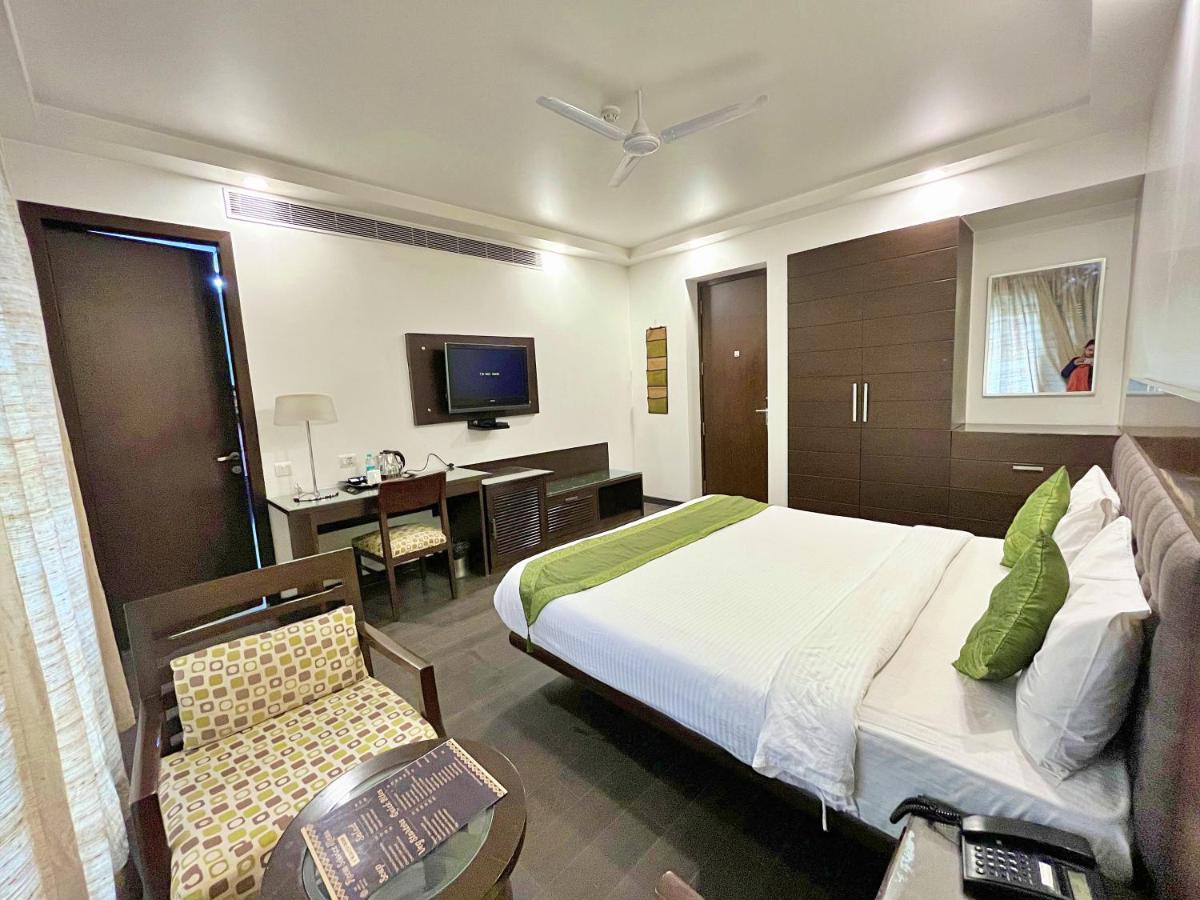 Amber Inn By Orion Hotels Nueva Delhi Exterior foto