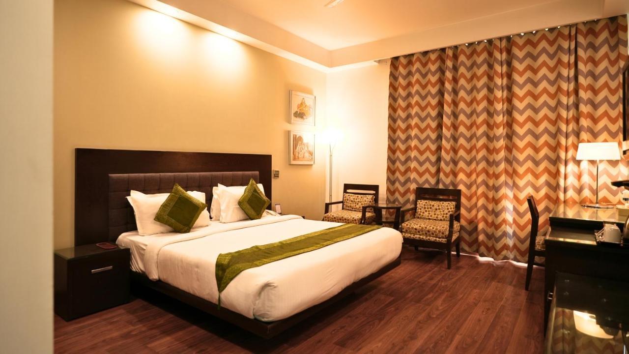 Amber Inn By Orion Hotels Nueva Delhi Exterior foto