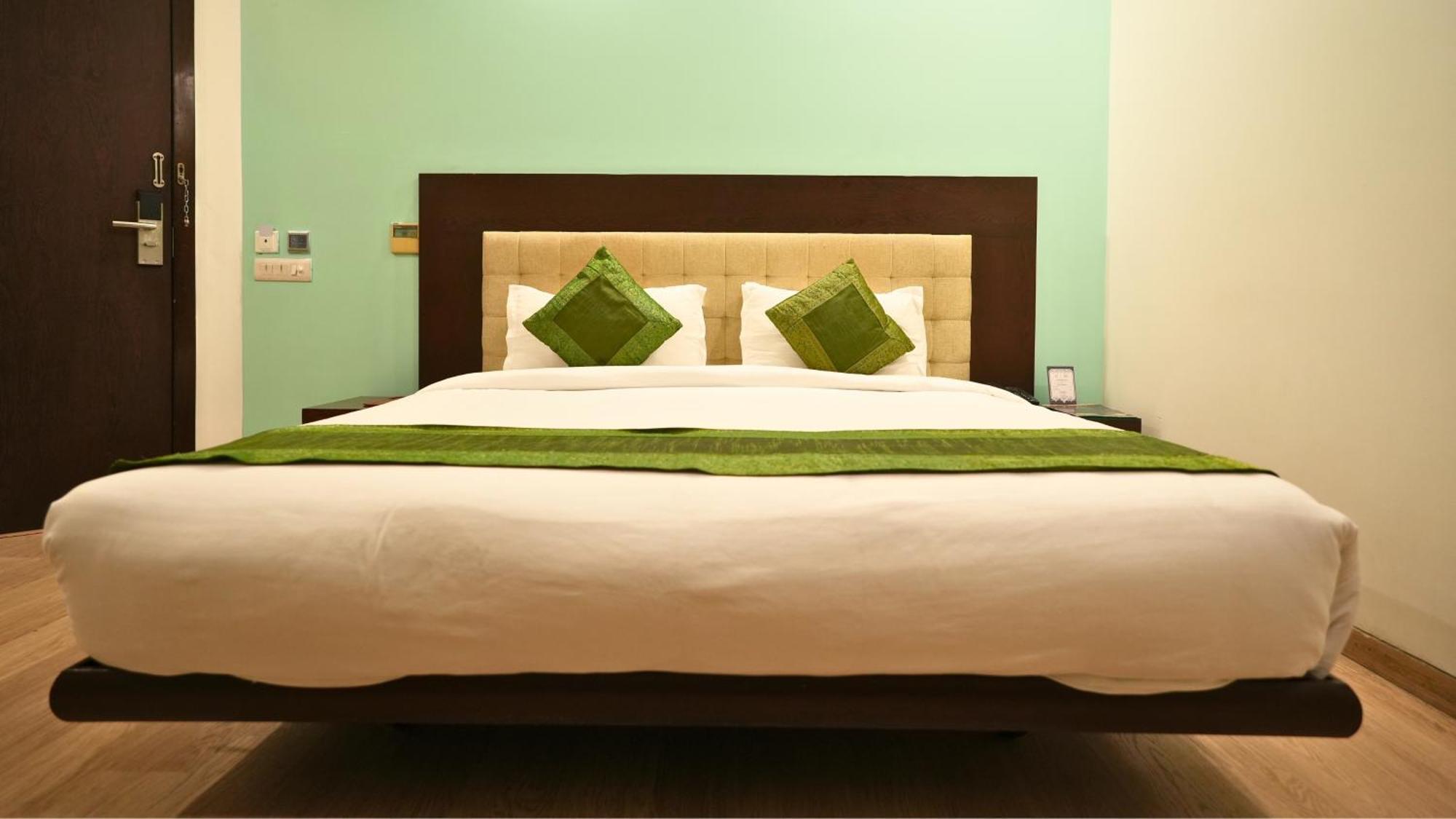 Amber Inn By Orion Hotels Nueva Delhi Exterior foto