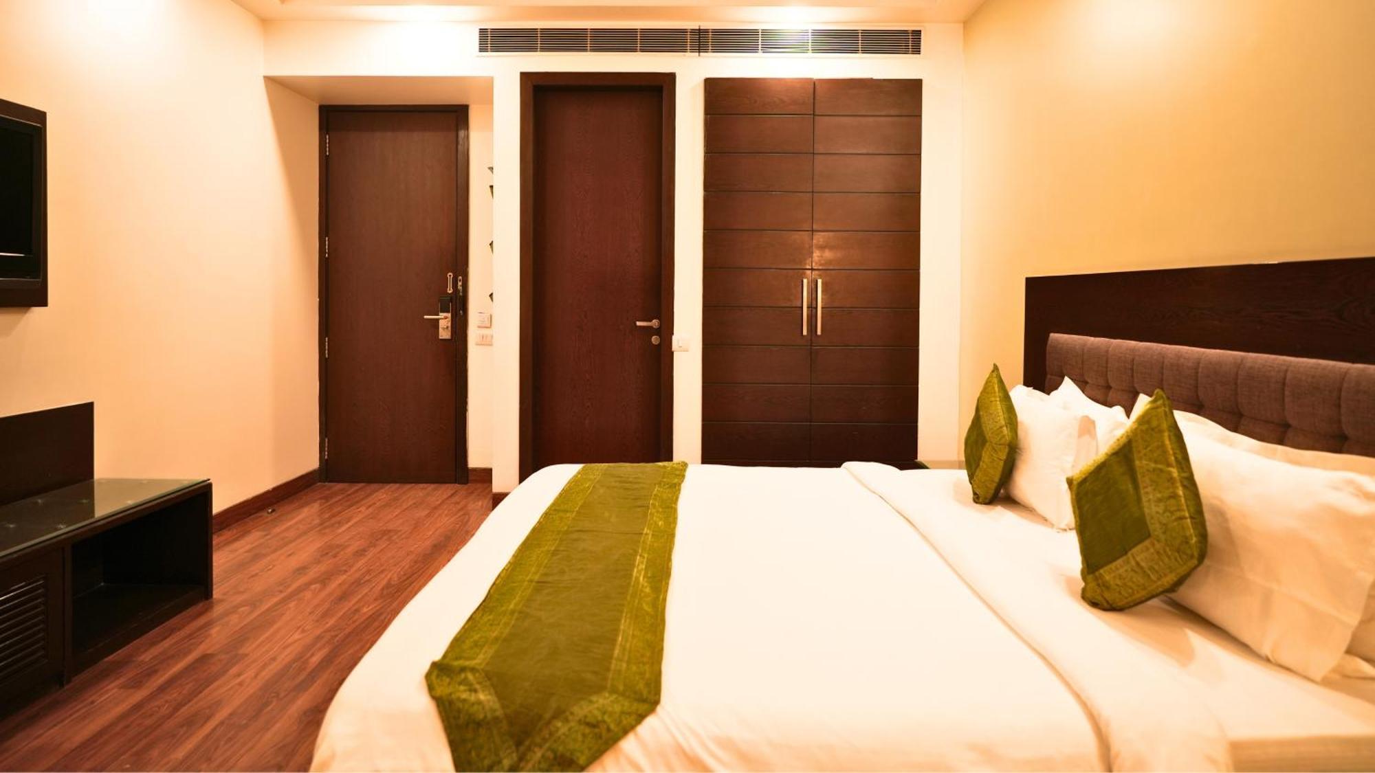 Amber Inn By Orion Hotels Nueva Delhi Exterior foto
