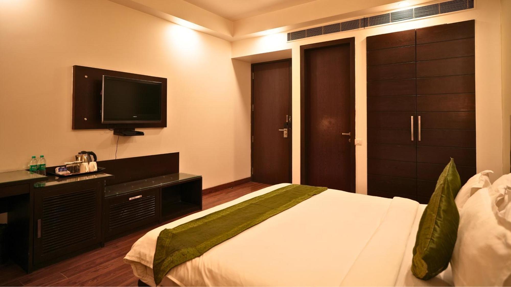 Amber Inn By Orion Hotels Nueva Delhi Exterior foto