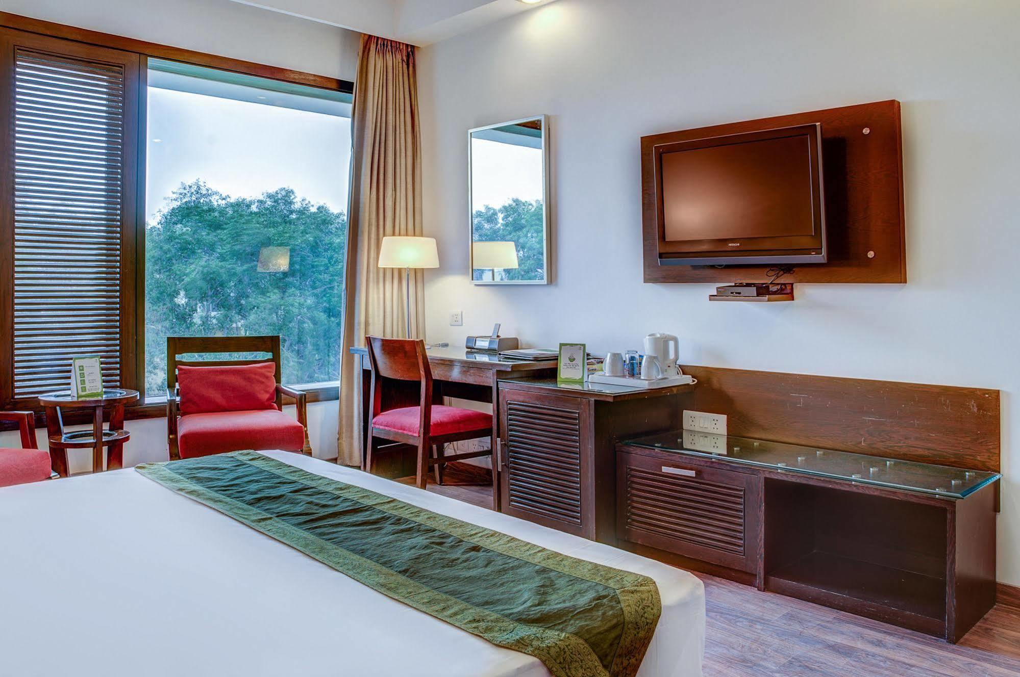 Amber Inn By Orion Hotels Nueva Delhi Exterior foto