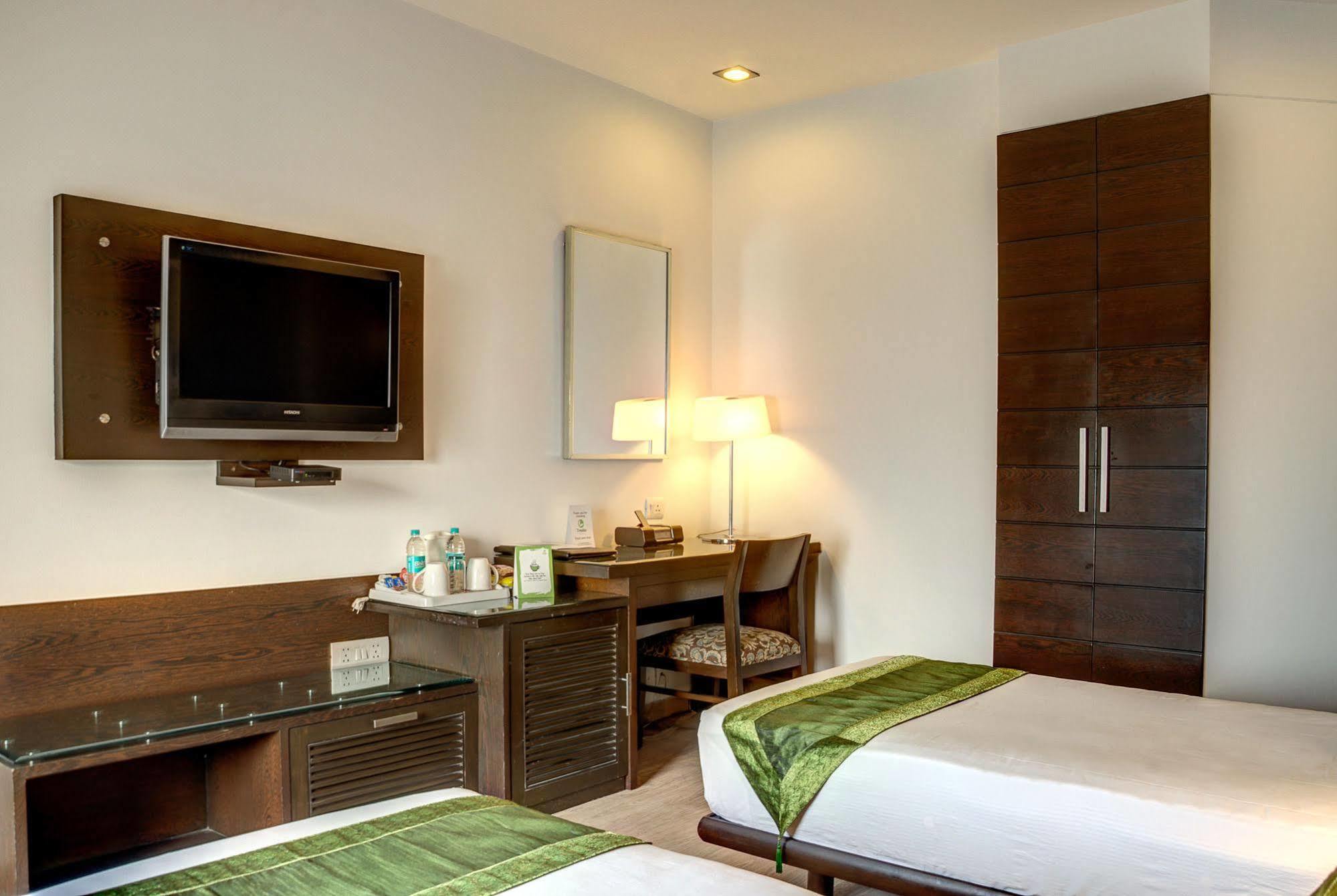 Amber Inn By Orion Hotels Nueva Delhi Exterior foto