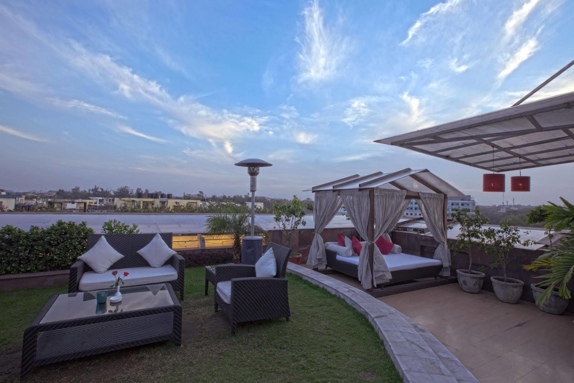 Amber Inn By Orion Hotels Nueva Delhi Exterior foto